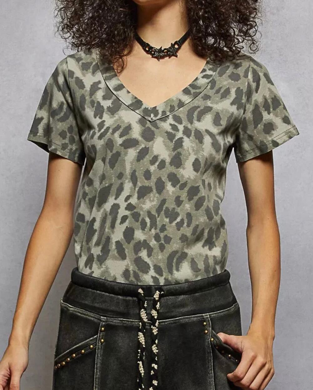POL Leopard Print V Neck Tee Olive Gray Animal Print Short Sleeve Top Small